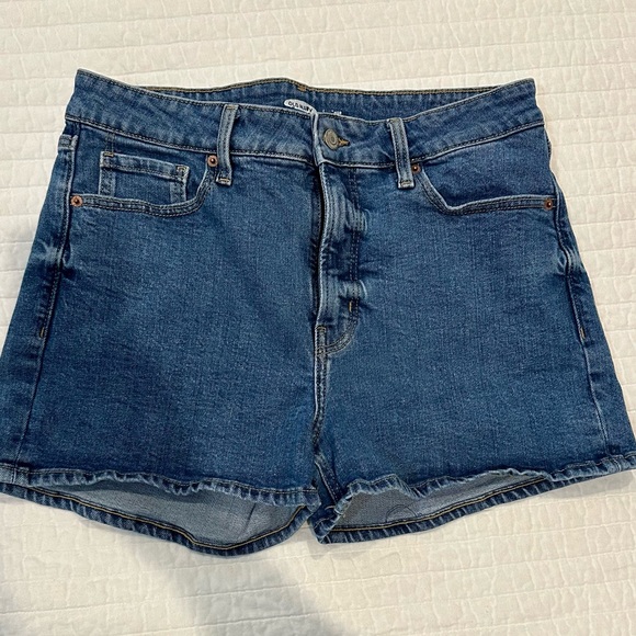 Women’s Old Navy Shorts - Picture 1 of 4